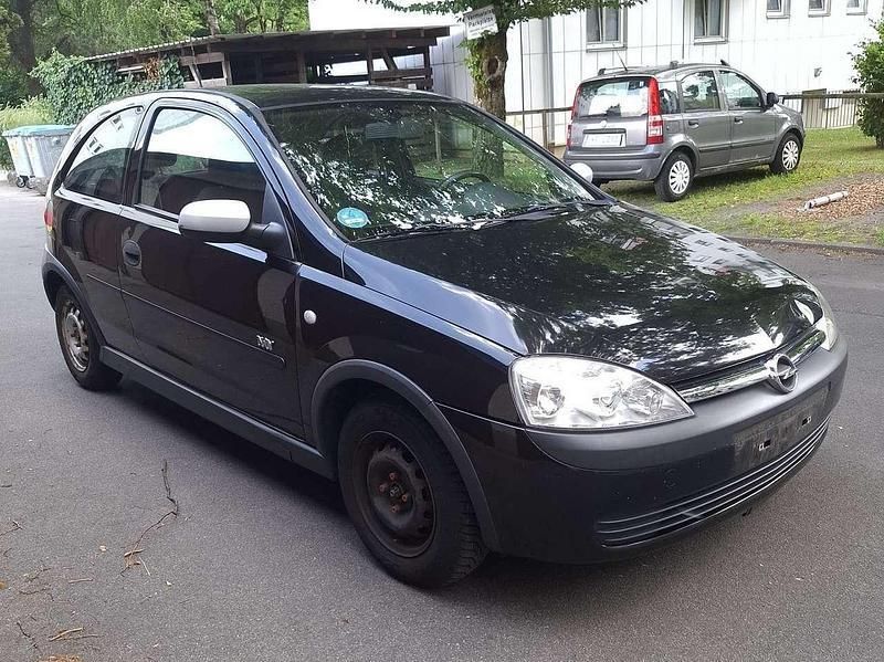Schwarz Gebraucht 2003 Opel Corsa Limousine | 2.000 € (Etwas zu teuer) - Bild 1/4