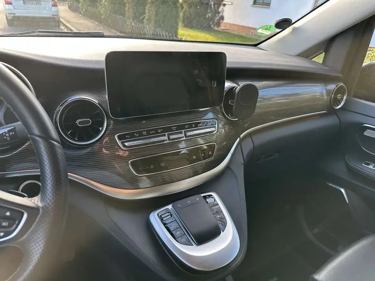 Gebraucht Mercedes V300 Avantgarde Edition 237 PS (174 kW) 2022 Grau Van / Kleinbus