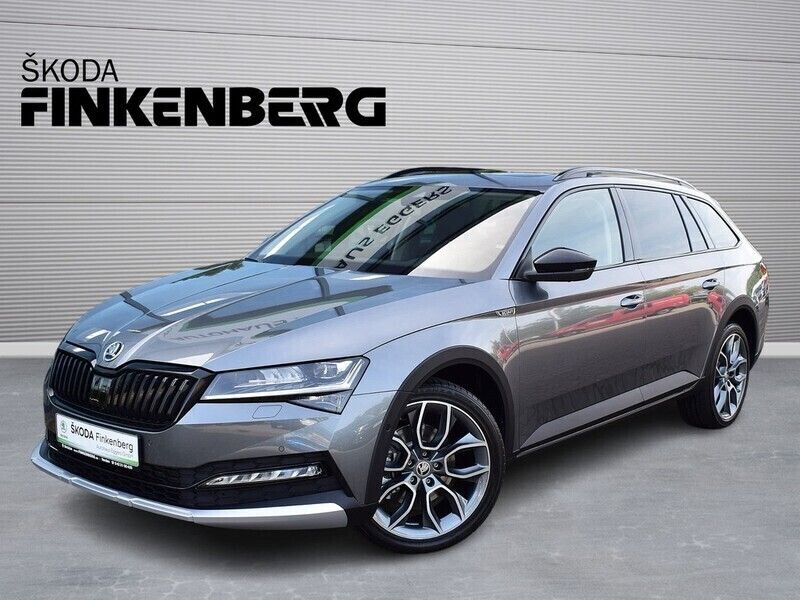 Graphite grau metallic met. graphite grau metallic met. Gebraucht 2023 Skoda Superb Kombi | 47.980 € (Teuer) - Bild 1/4
