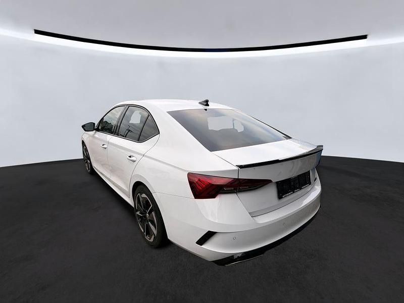 Gebraucht Skoda Octavia RS 200 PS (147 kW) 2021 Bila moon/moon white Limousine