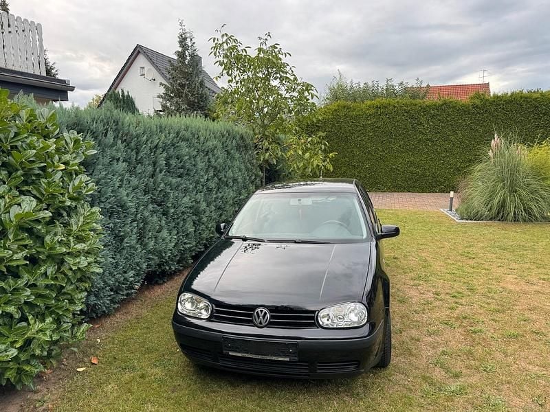 Schwarz Gebraucht 2003 VW Golf IV Kleinwagen | 1.300 € (Fairer Preis) - Bild 1/4