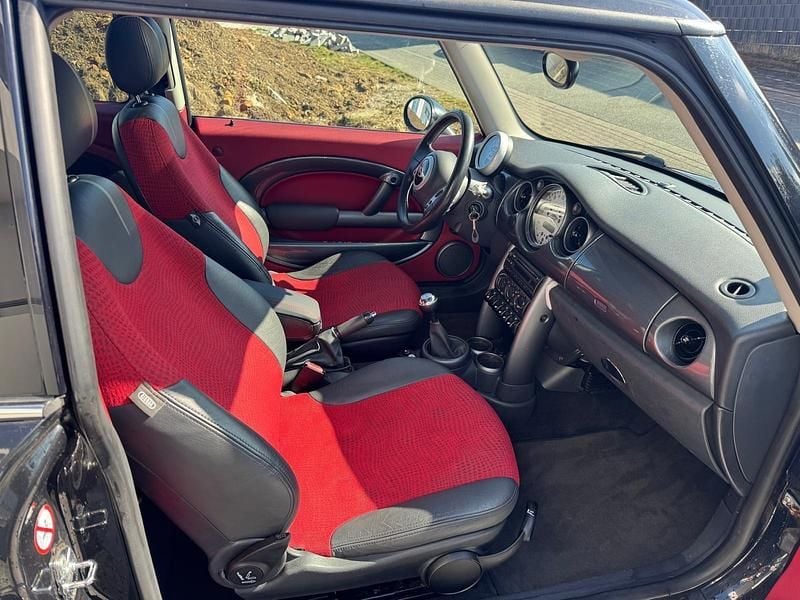 Second-hand Mini ONE 90 CP (66 kW) 2004 Negru Hatchback