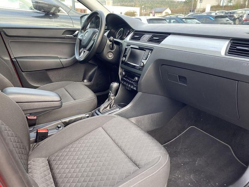 Gebraucht Skoda Rapid 125 PS (91 kW) 2015 Rot Limousine