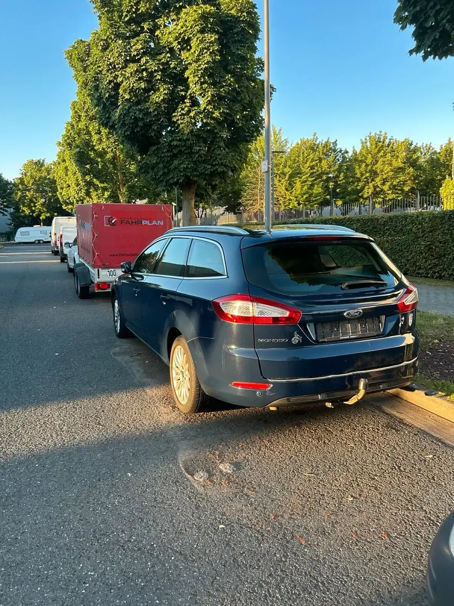 Gebraucht Ford Mondeo 140 PS (102 kW) 2014 Blau Kombi
