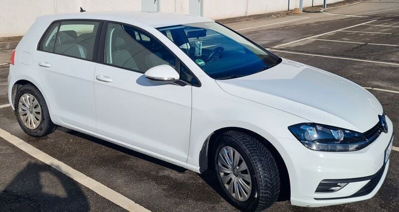 Weiß Gebraucht 2017 VW Golf VII Trendline Limousine | 10.750 € (Superpreis) - Bild 1/4