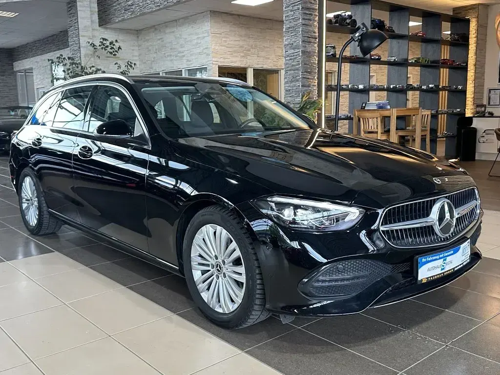 Gebraucht Mercedes 200 163 PS (119 kW) 2024 Schwarz schwarz  unilack Kombi