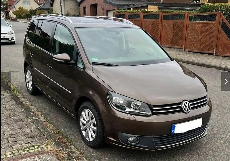 Braun Gebraucht 2012 VW Touran Trendline Van / Kleinbus | 9.450 € (Etwas zu teuer) - Bild 1/4