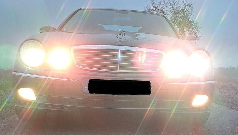 Gebraucht Mercedes E240 Avantgarde 177 PS (130 kW) 2005 Blau Limousine