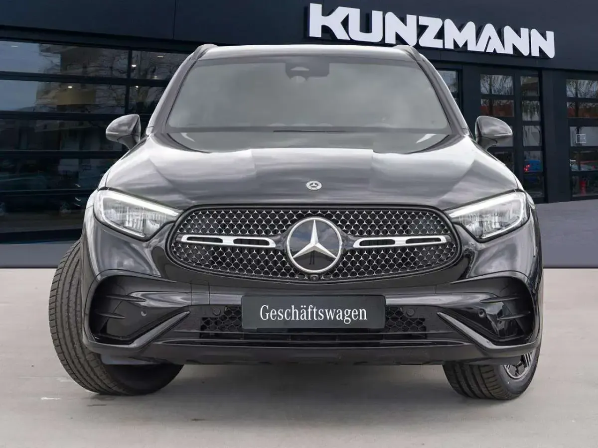 Gebraucht Mercedes GLC200 AMG 163 PS (119 kW) 2026 Obsidianschwarz metallic SUV