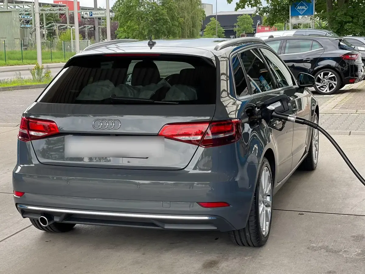 Gebraucht Audi A3 116 PS (85 kW) 2018 Grau Limousine