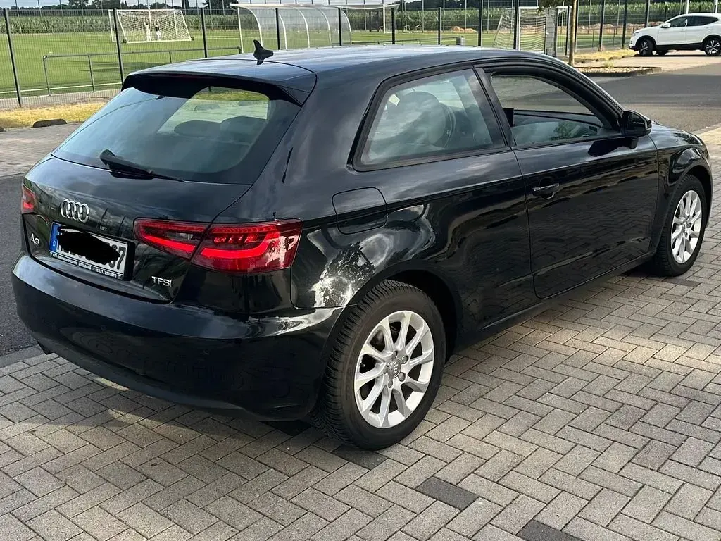 Gebraucht Audi A3 Ambiente 122 PS (89 kW) 2012 Schwarz Kleinwagen