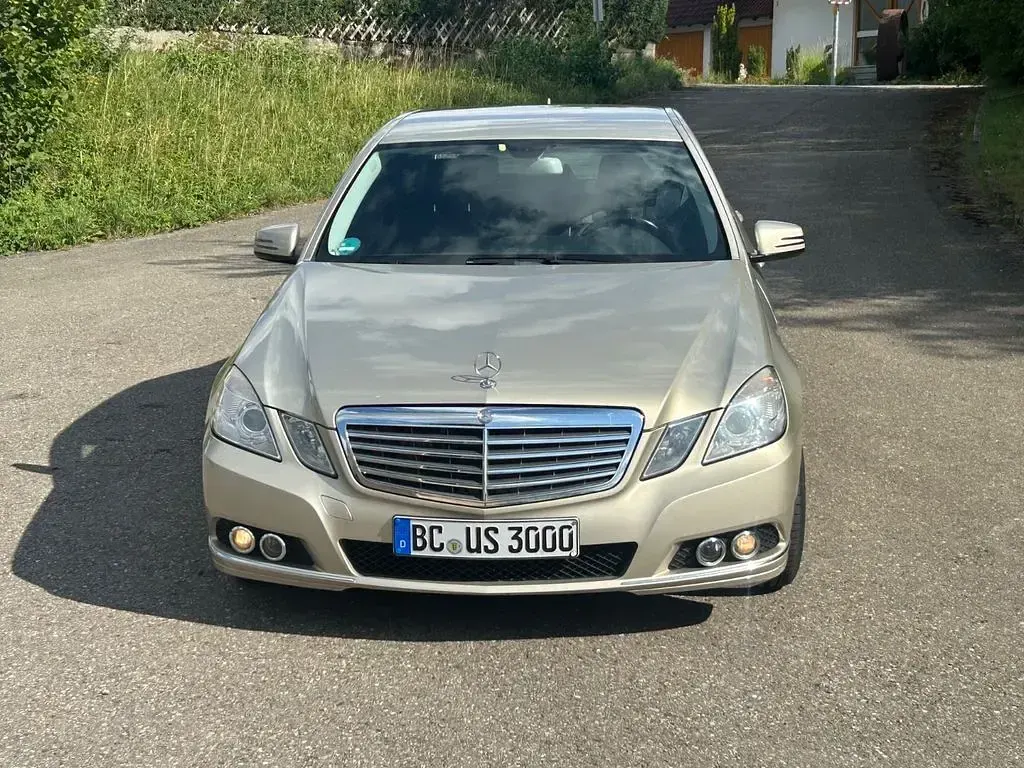 Gebraucht Mercedes E350 Elegance 231 PS (169 kW) 2009 Beige Limousine