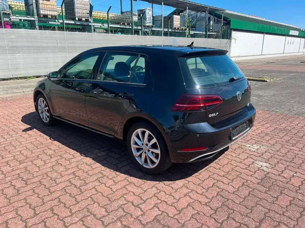 Gebraucht VW Golf VII Comfortline 110 PS (80 kW) 2017 Schwarz Limousine