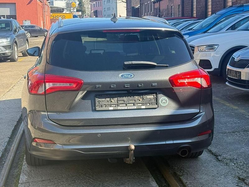 Gebraucht Ford Focus Titanium 150 PS (110 kW) 2018 Grau Kombi