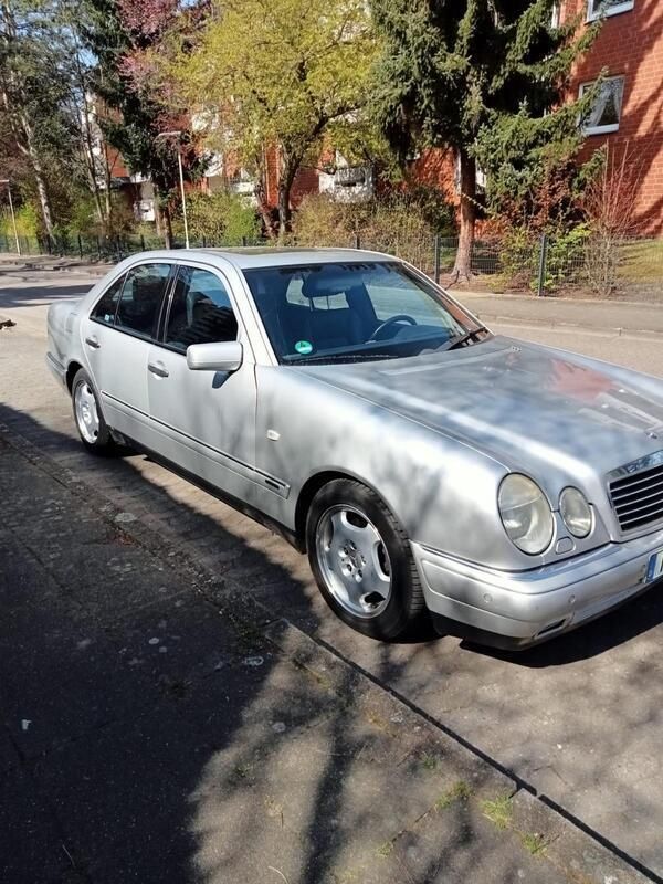 Grau Gebraucht 1996 Mercedes E280 Avantgarde Limousine | 3.000 € (Superpreis) - Bild 1/3