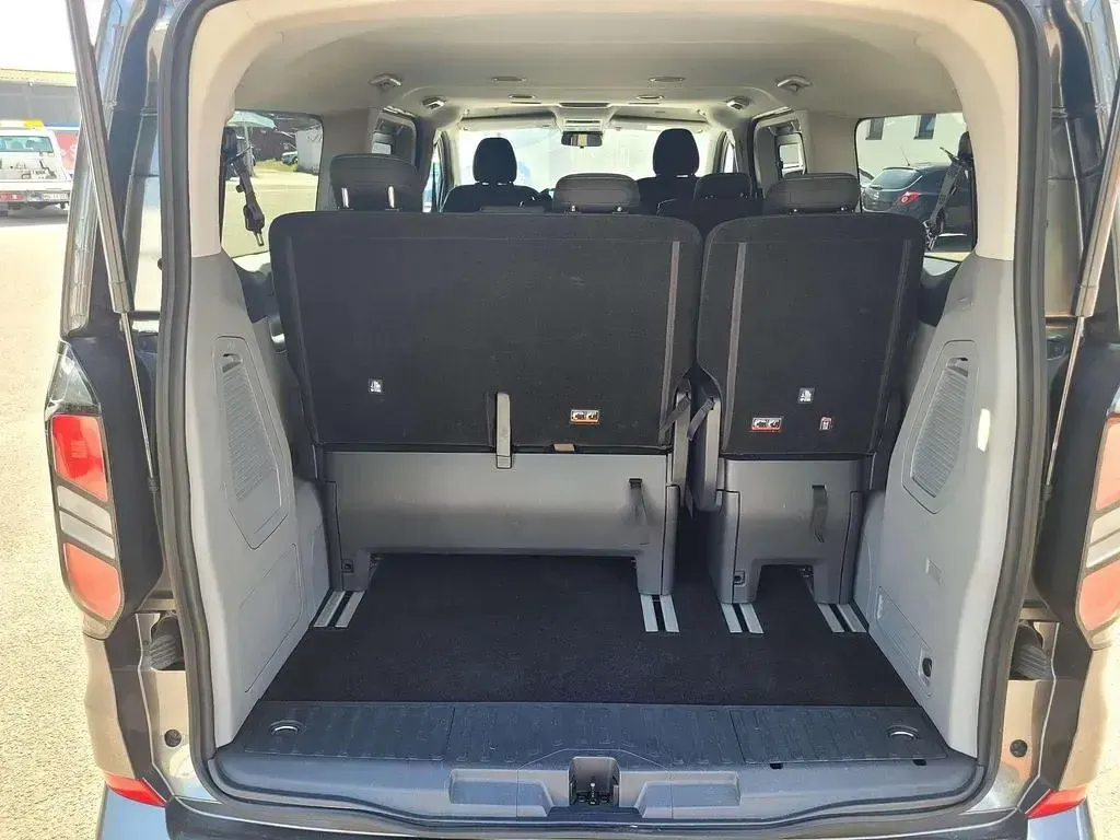 Gebraucht Ford Tourneo Custom Titanium 136 PS (100 kW) 2025 Magneticgrau (metallic) Van