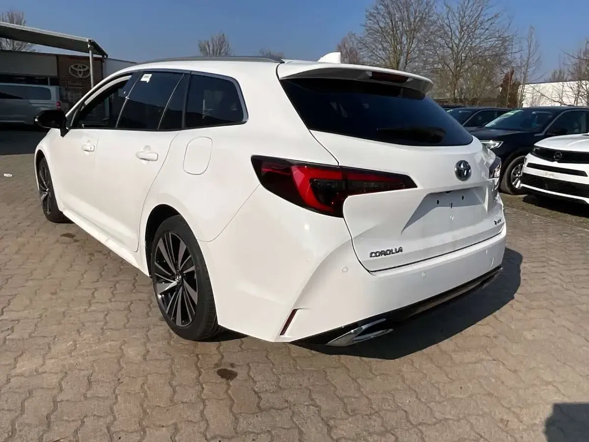 Neu Toyota Corolla 178 PS (130 kW) 2026 Weiß Kombi
