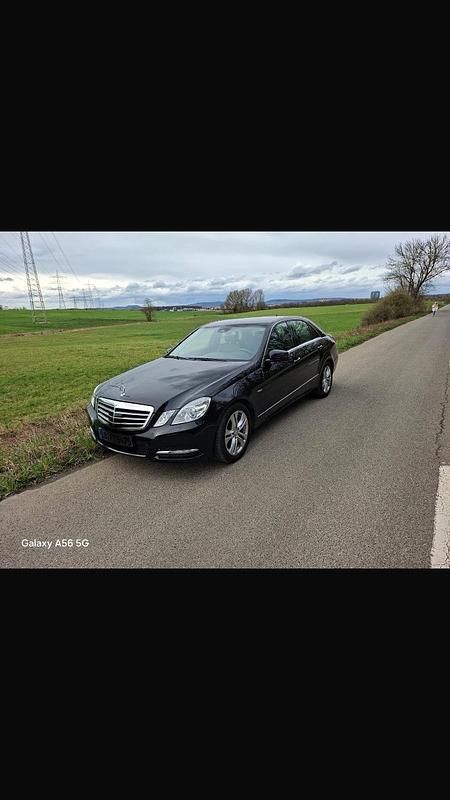 Gebraucht Mercedes E220 Avantgarde 170 PS (125 kW) 2010 Schwarz Limousine