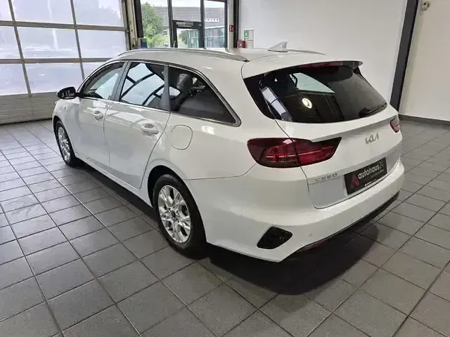 Gebraucht Kia Ceed Vision 136 PS (100 kW) 2023 Weiß Kleinwagen