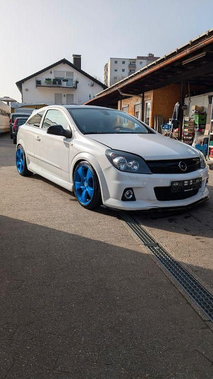 Gebraucht Opel Astra GTC OPC 241 PS (177 kW) 2010 Weiß Limousine
