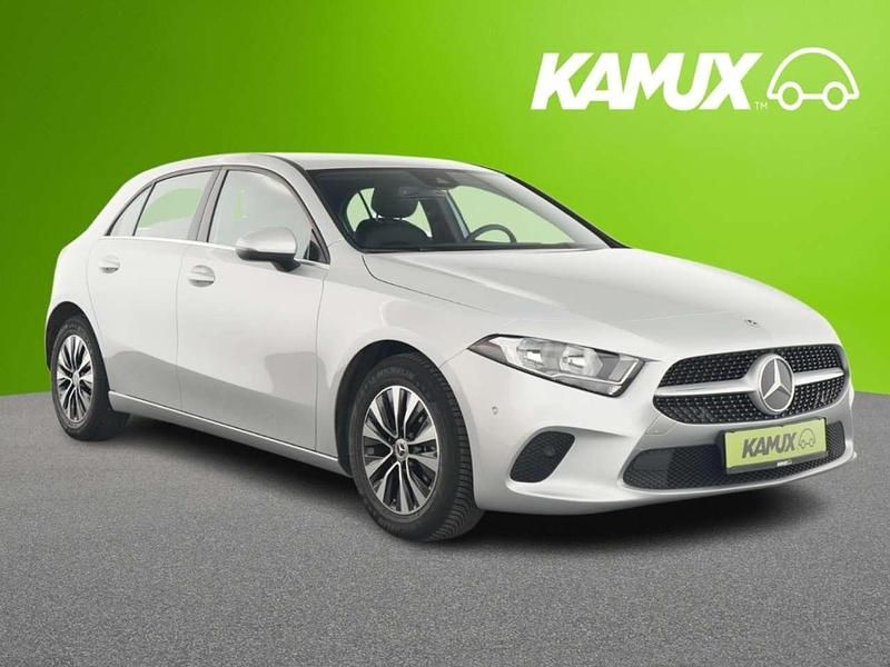 Silber Gebraucht 2023 Mercedes A180 Limousine | 20.950 € (Superpreis) - Bild 1/3