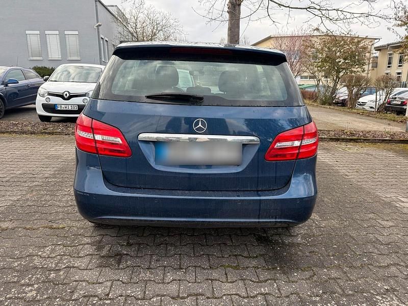 Gebraucht Mercedes B200 135 PS (99 kW) 2012 Blau Van / Kleinbus