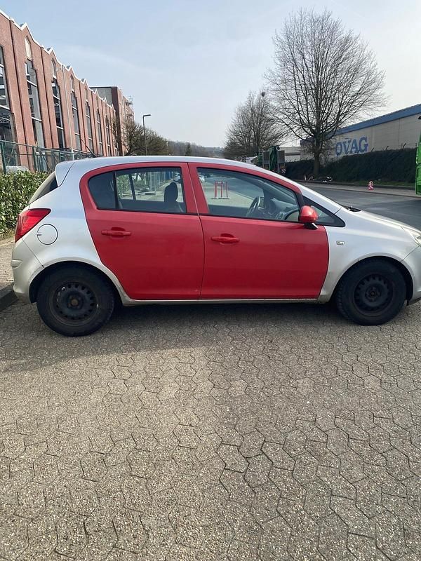 Gebraucht Opel Corsa 80 PS (58 kW) 2009 Silber Kleinwagen