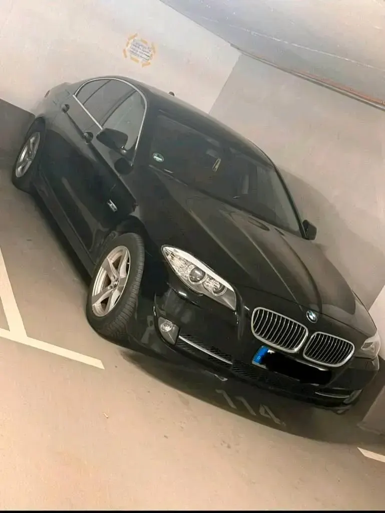 Gebraucht BMW 520 184 PS (135 kW) 2010 Schwarz Limousine