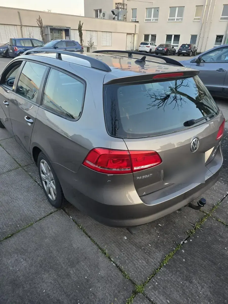 Gebraucht VW Passat 105 PS (77 kW) 2011 Braun Kombi