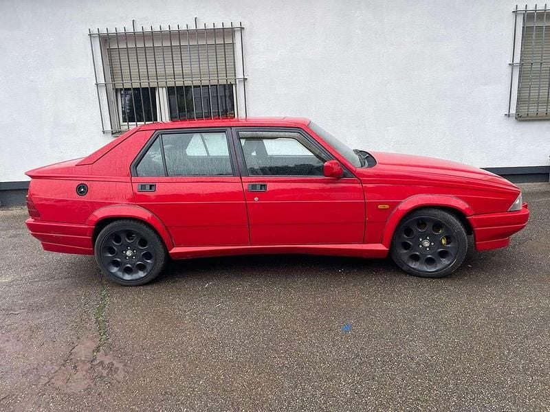 Rot Gebraucht 1989 Alfa Romeo 75 Limousine | 6.999 € - Bild 1/4