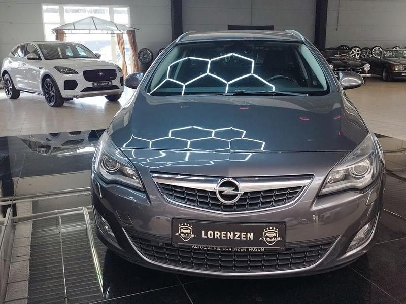 Gebraucht Opel Astra Innovation 179 PS (131 kW) 2012 Grau Kombi