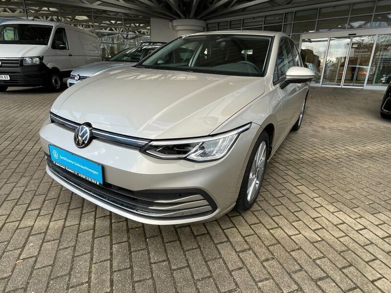 Silber Gebraucht 2023 VW Golf VIII Move Limousine | 27.990 € (Teuer) - Bild 1/4