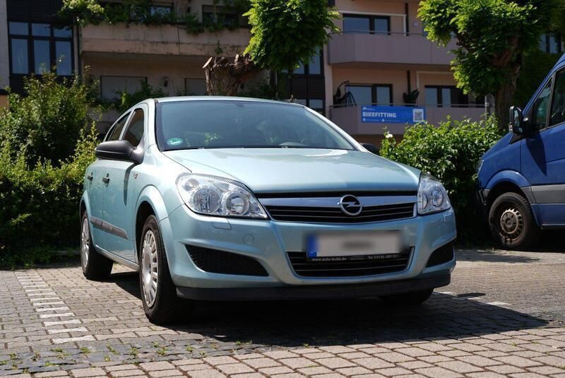 Blau Gebraucht 2009 Opel Astra Limousine | 3.000 € (Guter Preis) - Bild 1/4