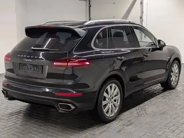 Gebraucht Porsche Cayenne 262 PS (192 kW) 2016 Tiefschwarzmet. SUV
