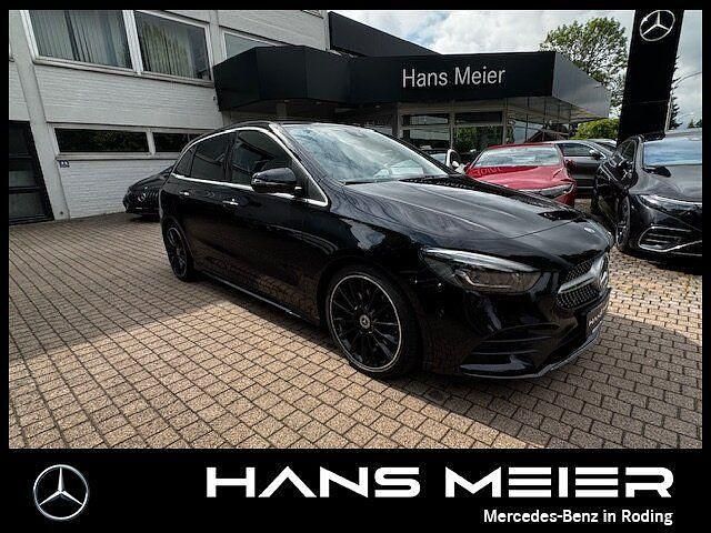 Lack kosmosschwarz Gebraucht 2019 Mercedes B220 AMG Van / Kleinbus | 25.890 € (Etwas zu teuer) - Bild 1/4