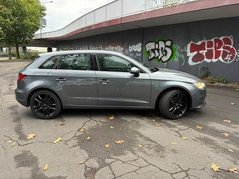 Gebraucht Audi A3 Attraction 180 PS (132 kW) 2013 Silber Limousine