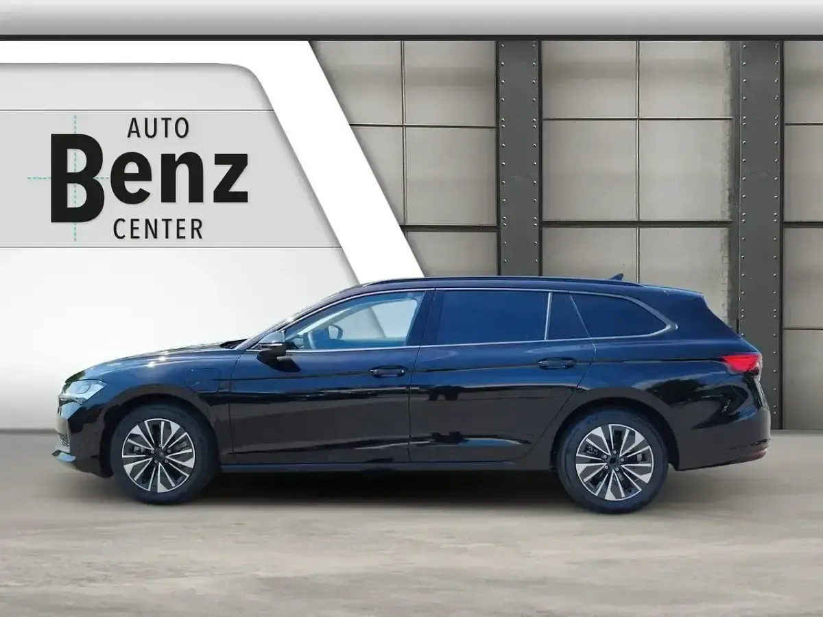 Neu Skoda Superb Selection 150 PS (110 kW) 2026 Schwarz Kombi