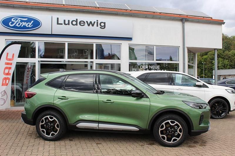 Neu Ford Kuga Active X 152 PS (111 kW) 2025 Grün SUV