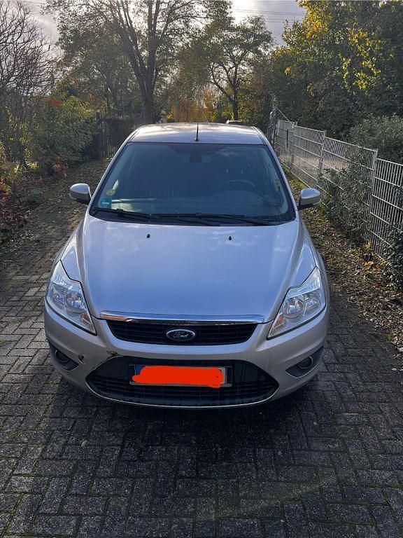Silber Gebraucht 2011 Ford Focus Limousine | 3.600 € (Guter Preis) - Bild 1/4