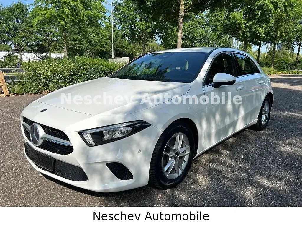 Gebraucht Mercedes A180 Progressive 136 PS (100 kW) 2019 Weiß Limousine