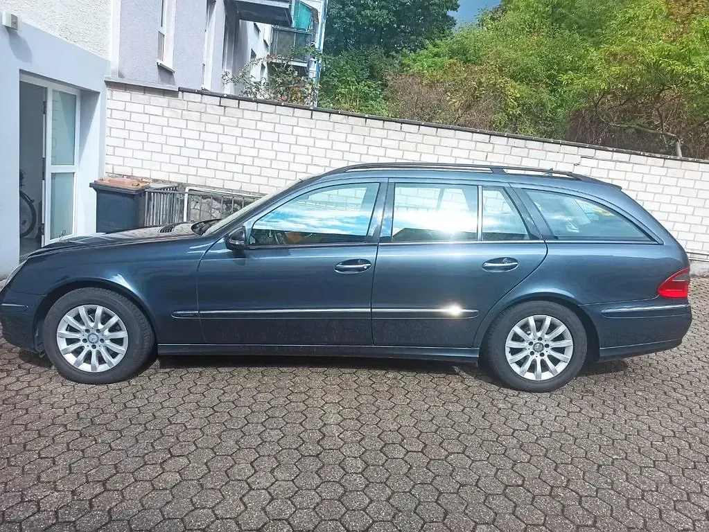 Gebraucht Mercedes E220 170 PS (125 kW) 2007 Grau Kombi