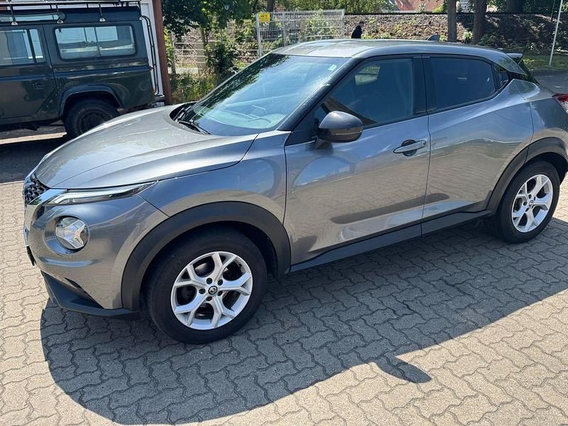 Grau Gebraucht 2020 Nissan Juke N-Connecta SUV | 11.950 € (Guter Preis) - Bild 1/4