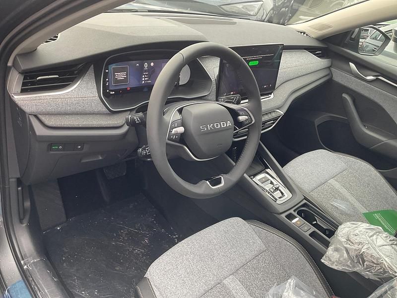 Neu Skoda Octavia Selection 150 PS (110 kW) 2025 Stahl grau Kombi
