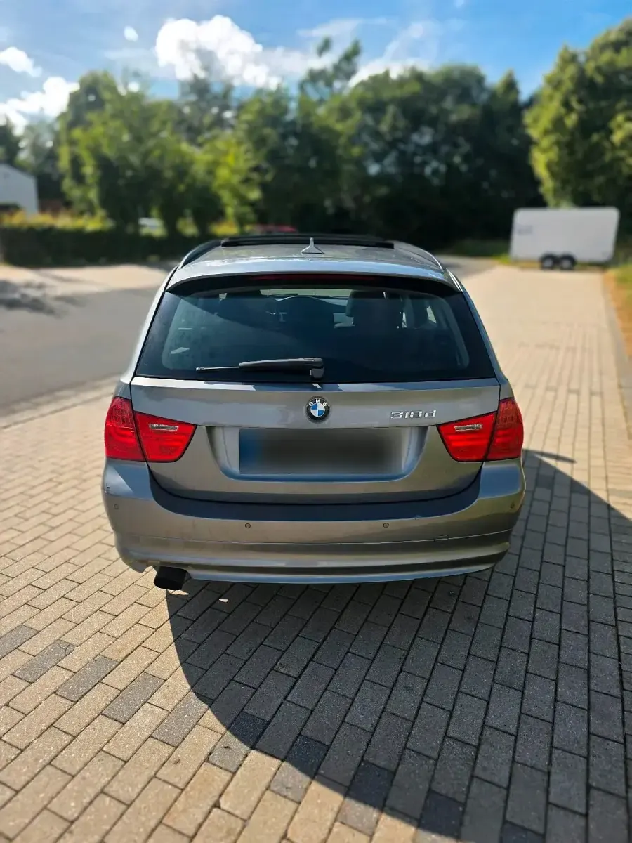 Gebraucht BMW 318 143 PS (105 kW) 2011 Silber Kombi