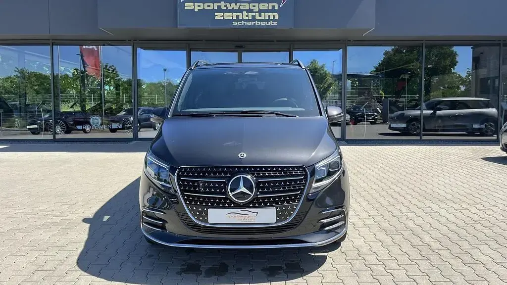Gebraucht Mercedes V300 AMG 237 PS (174 kW) 2024 Lackfarbe graphitgrau dunkel Van / Kleinbus