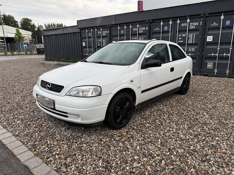 Weiß Gebraucht 2003 Opel Astra Coupé | 2.000 € (Fairer Preis) - Bild 1/4