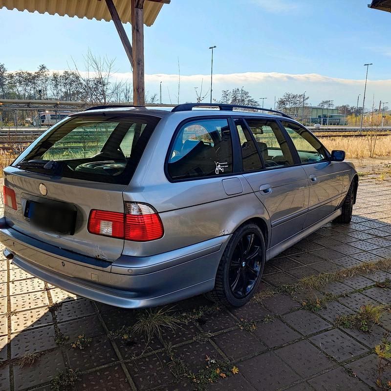 Gebraucht BMW 525 163 PS (119 kW) 2002 Blau Kombi