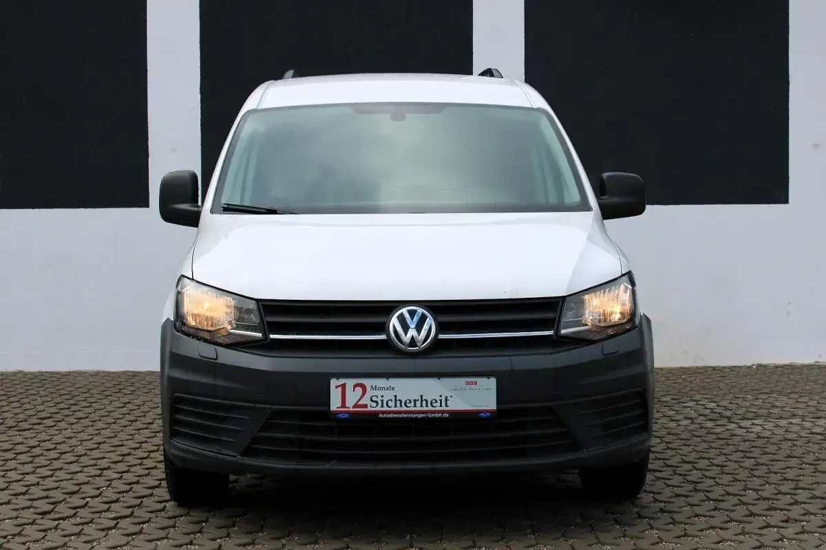 Usado VW Caddy 102 HP (75 kW) 2018 Branco Monovolume