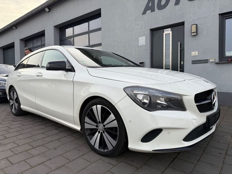 Weiß Gebraucht 2016 Mercedes CLA220 Shooting Brake Kombi | 11.950 € (Fairer Preis) - Bild 1/4
