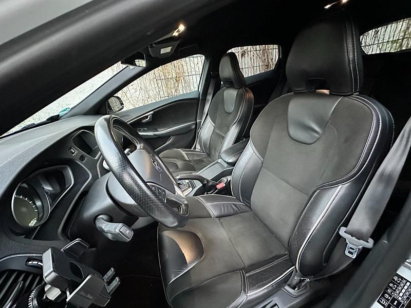 Gebraucht Volvo V40 R-Design 120 PS (88 kW) 2015 Weiß Limousine